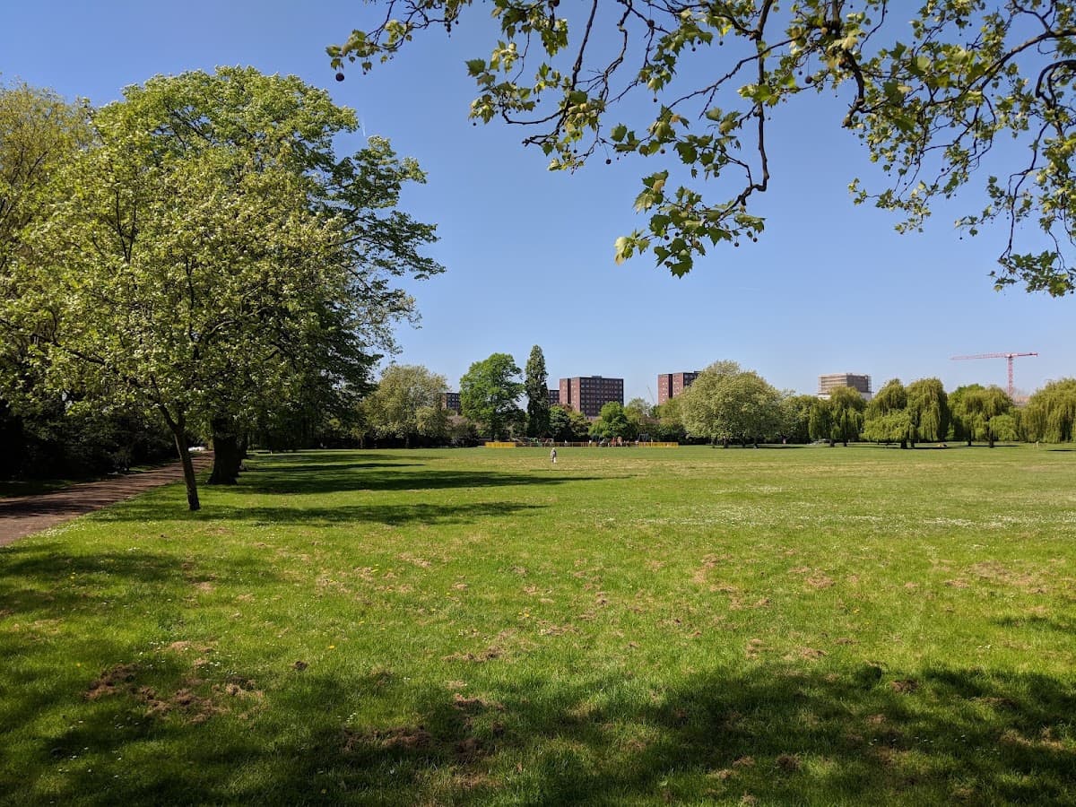 Greatfields Park — tennis venue in London