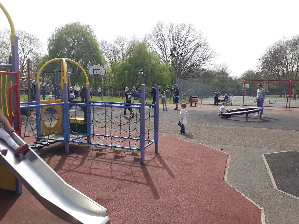 Kneller Gardens — tennis venue in London