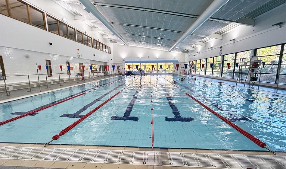 Central Park Leisure Centre — swimming venue in London