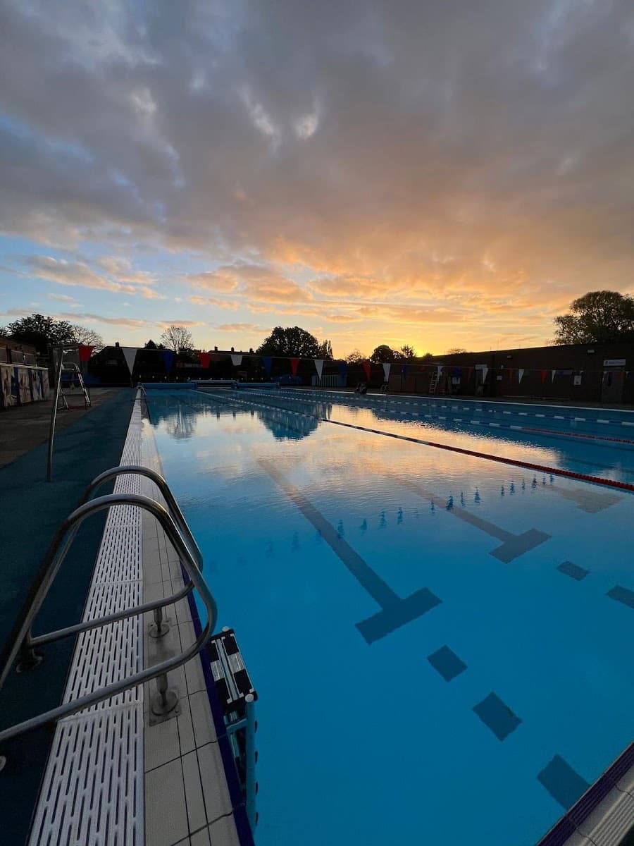 Charlton Lido and Lifestyle Club — tennis venue in London
