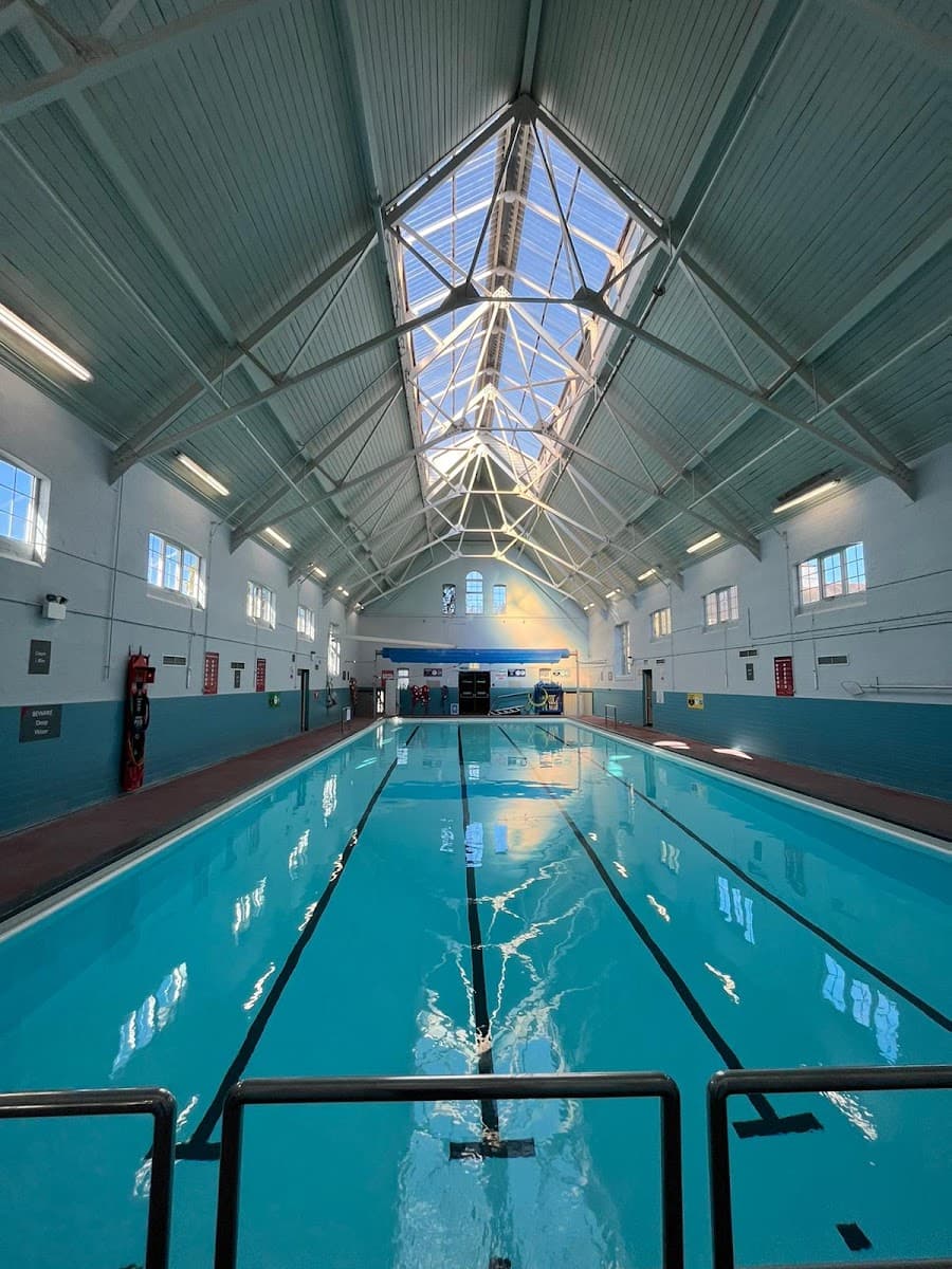 Hatch End Swimming Pool — swimming venue in London