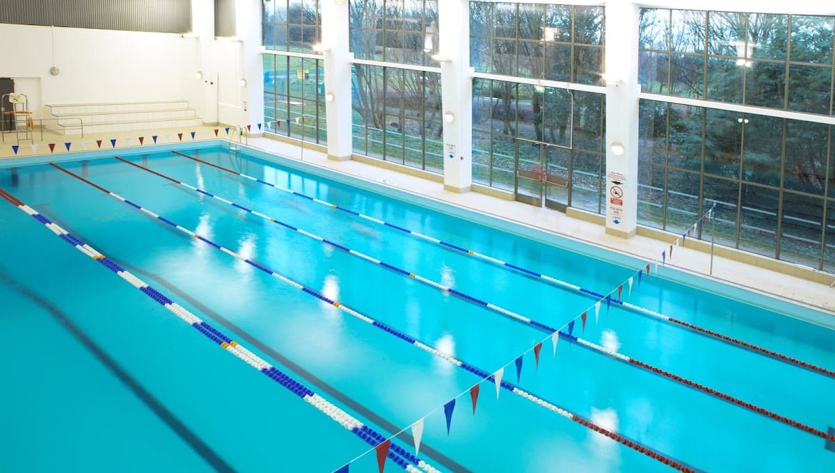 Isleworth Leisure Centre — swimming venue in London