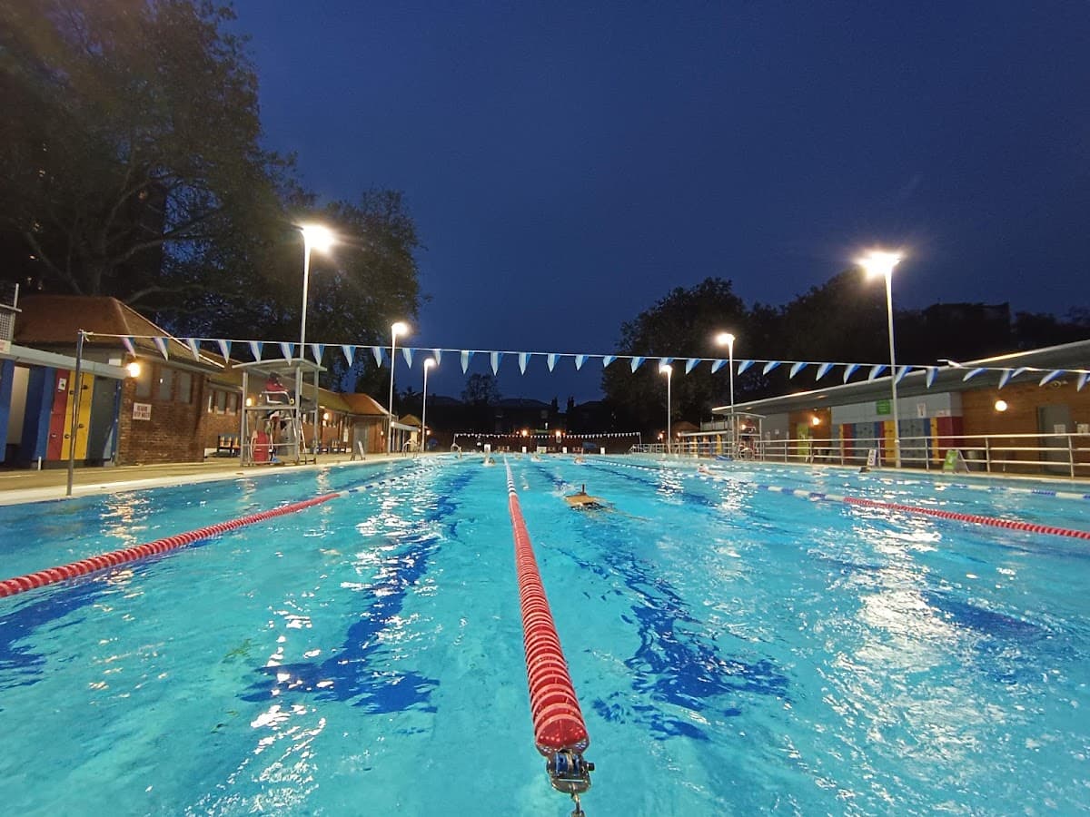 London Fields Lido — swimming venue in London