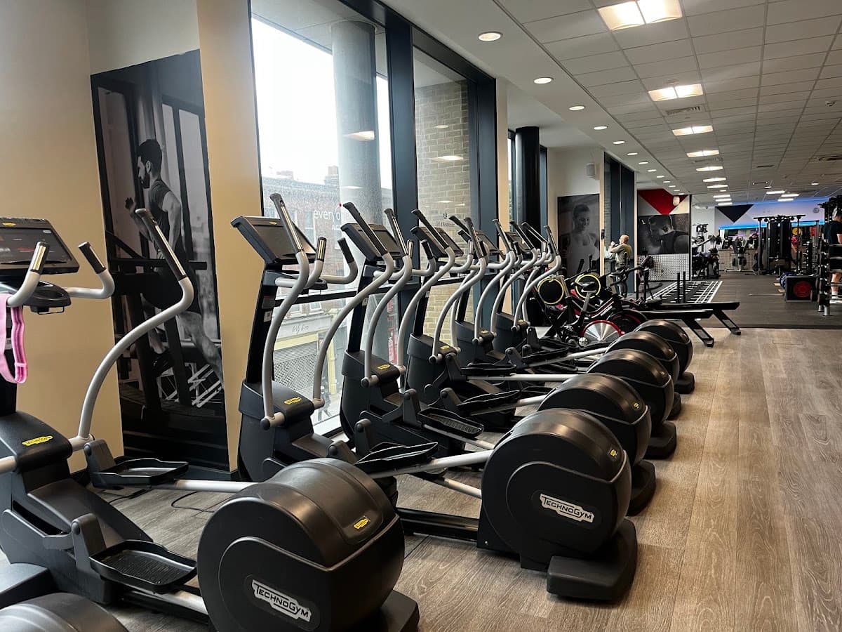 Moberly Sports Centre — swimming venue in London