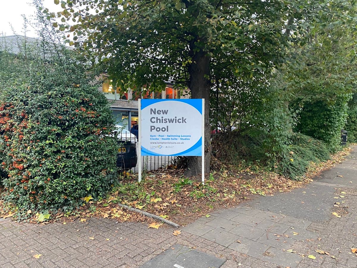 New Chiswick Pool — swimming venue in London